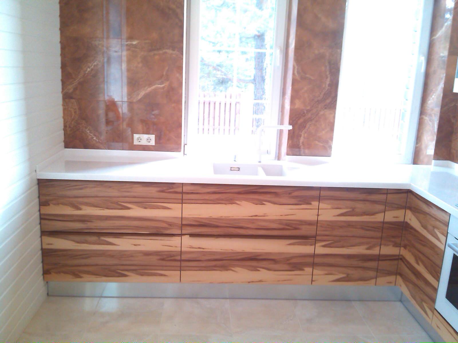 Шпон Орех Сатиновый - ценная порода дерева