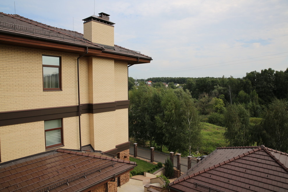 Дом на склоне