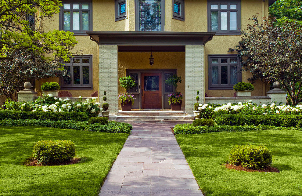 Traditional front yard garden in Chicago with natural stone pavers.