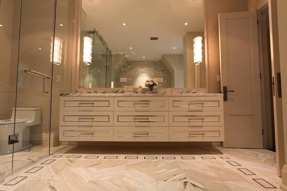 Photo of an expansive contemporary master bathroom in Toronto.