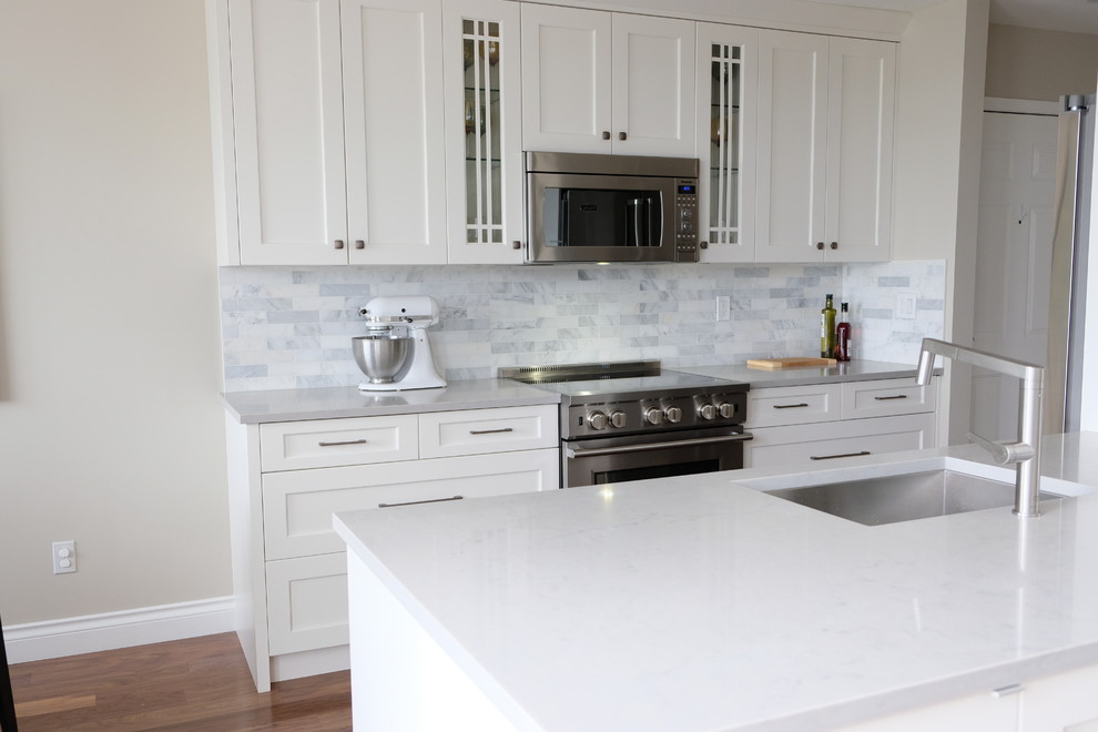 Inspiration for a transitional kitchen remodel in Vancouver