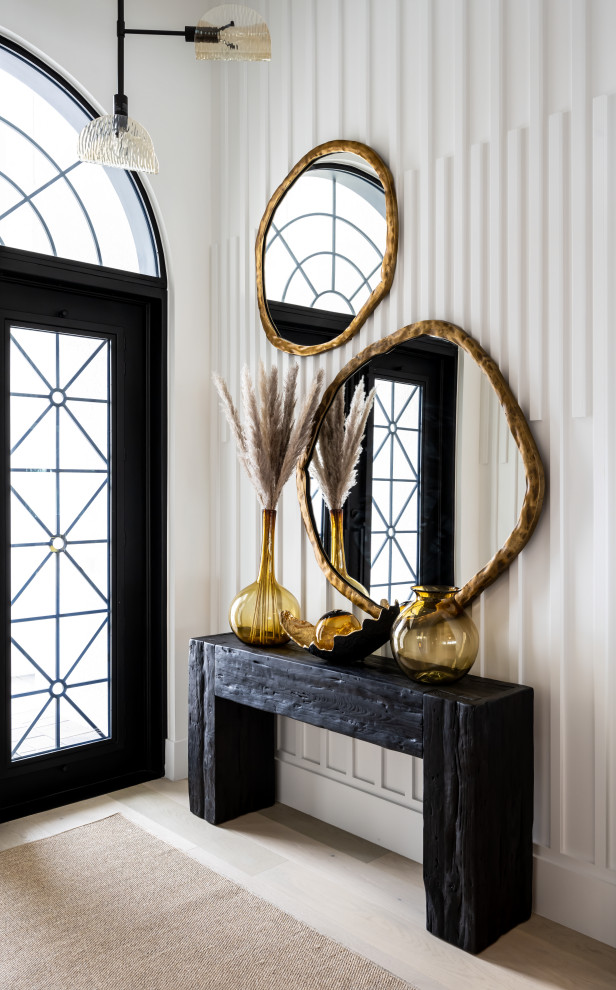 Trendy entryway photo in Tampa