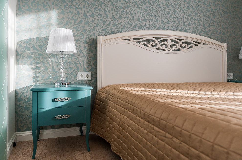 Загородный дом с розовой столовой