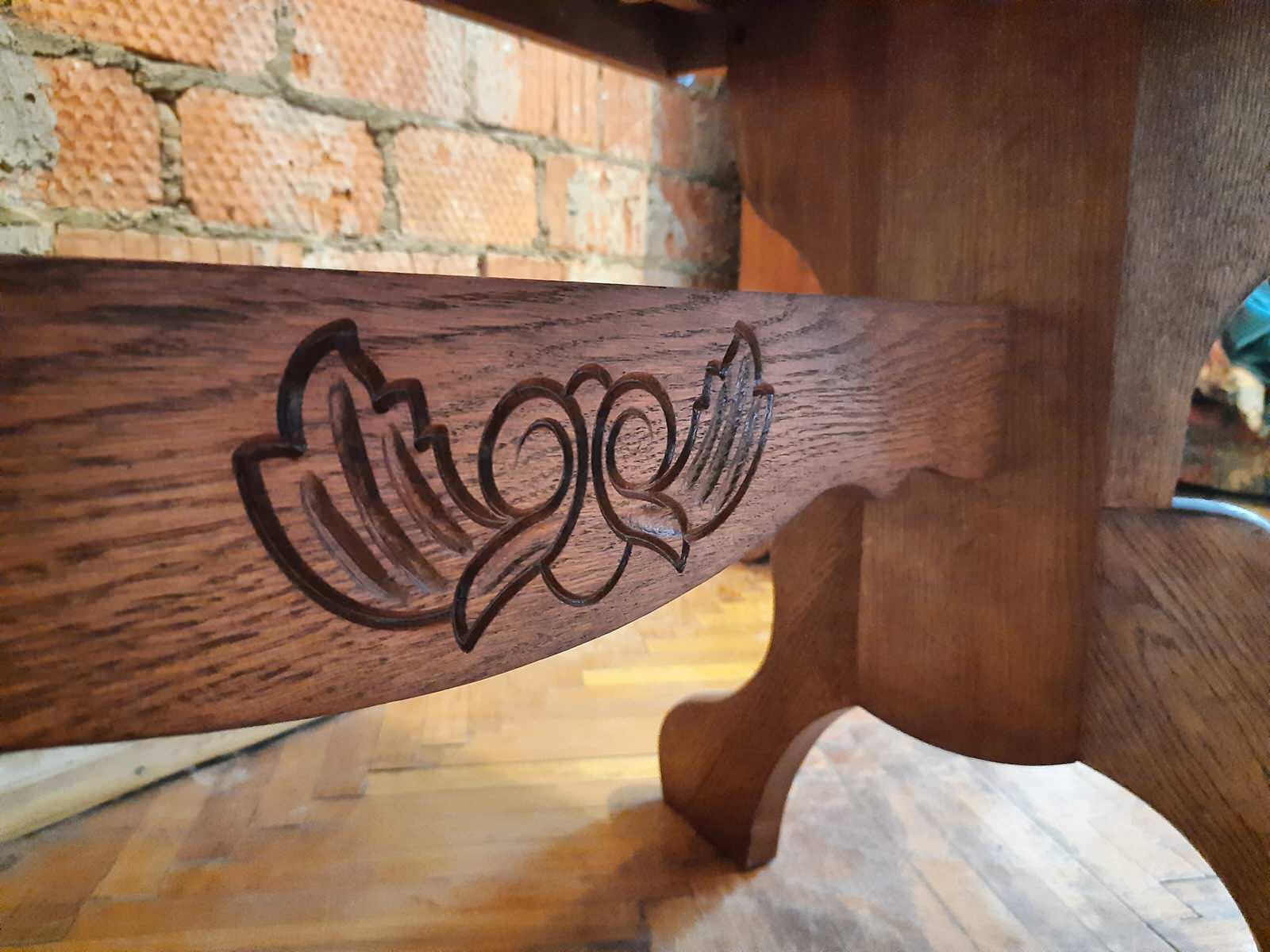 Реставрация деревянного обеденного стола