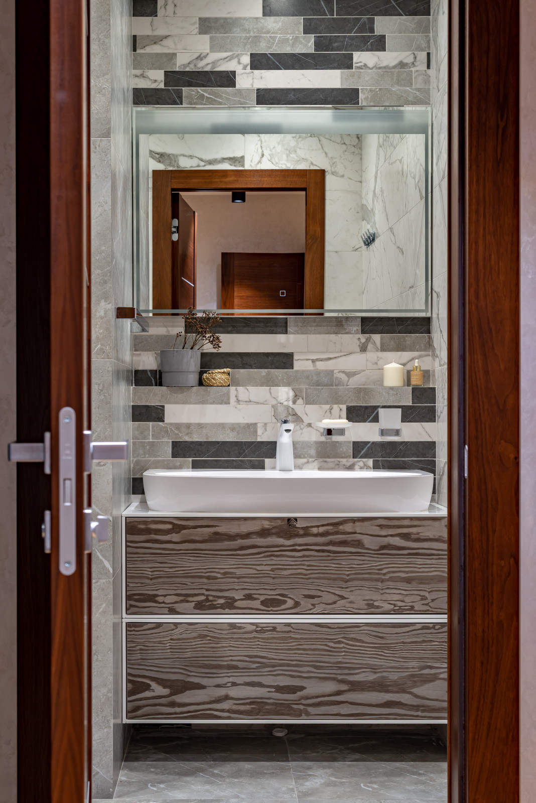 Трехкомнатная квартира в центре Москвы