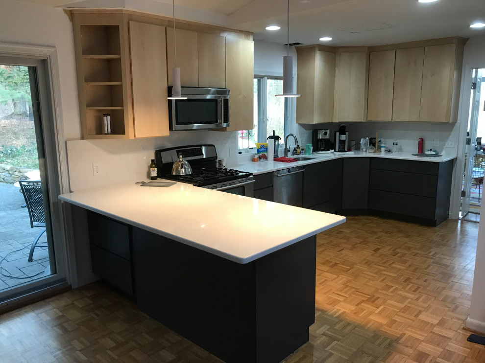 Photo of a modern kitchen in Wilmington.