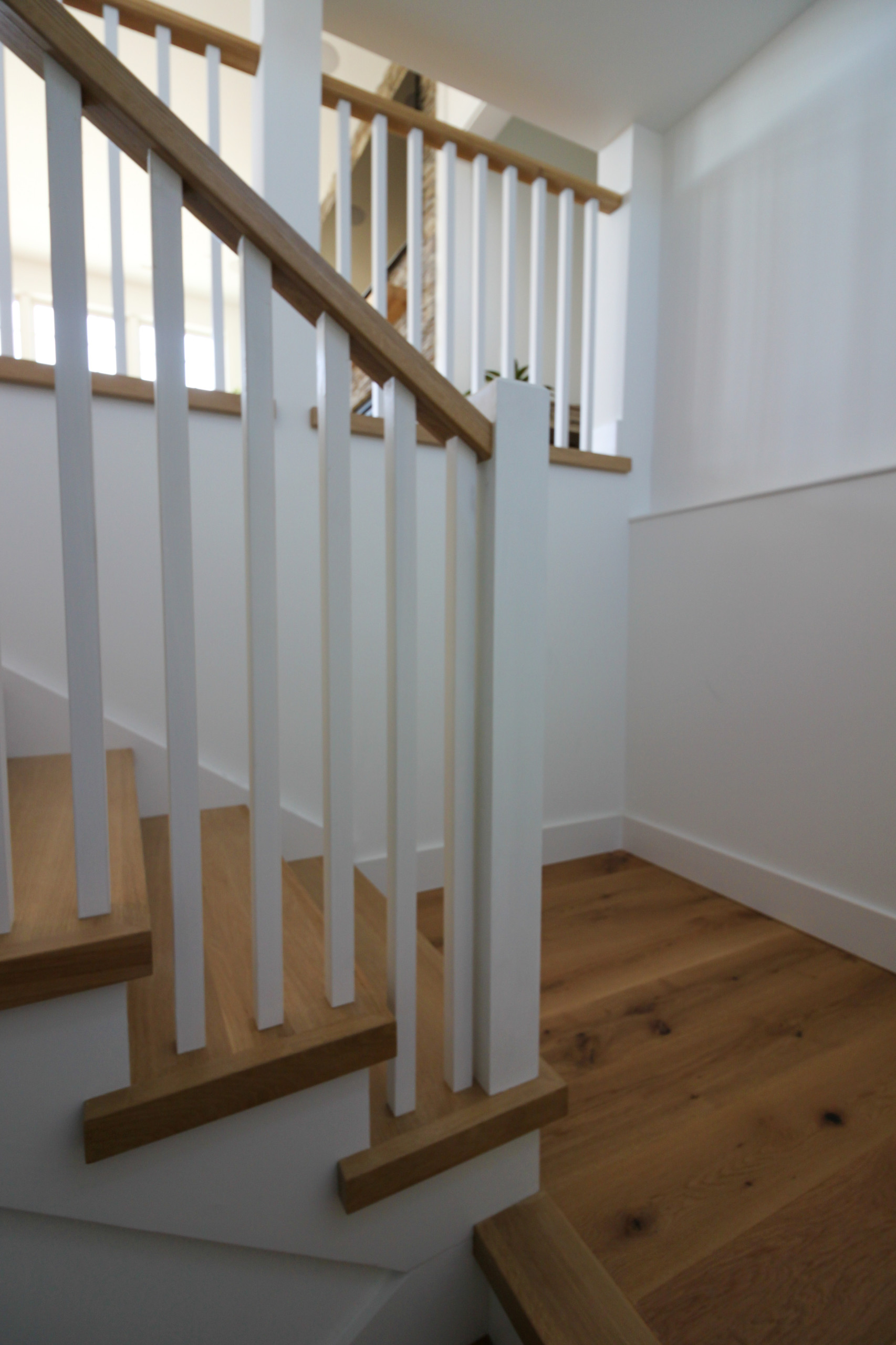 91_U-Shaped Floating Staircase Surrounded by Bucolic Mountain Views, Winchester,