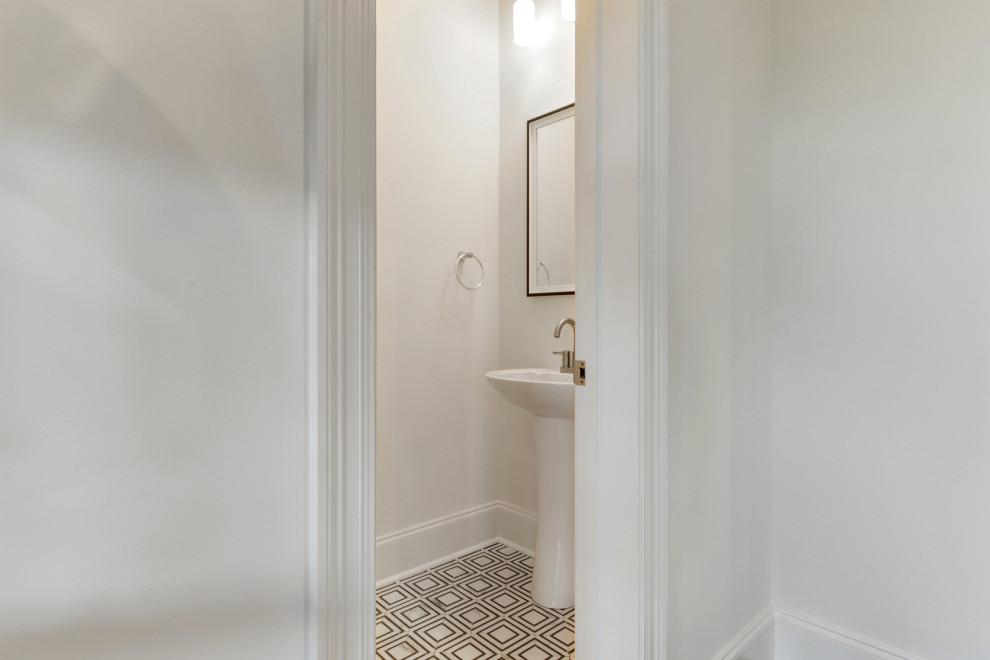 Inspiration for a transitional home design remodel in New Orleans