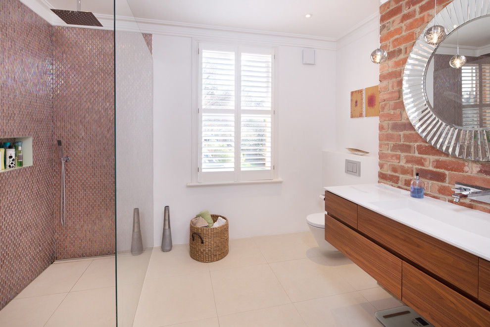 Mid-sized trendy bathroom photo in Oxfordshire