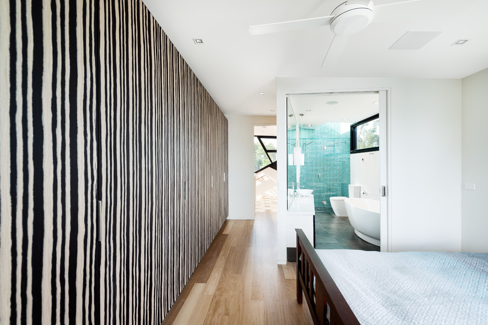 This is an example of a contemporary bedroom in Melbourne.