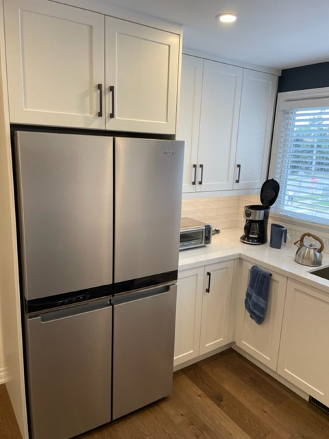 Lakeshore kitchen in Oakville townhouse