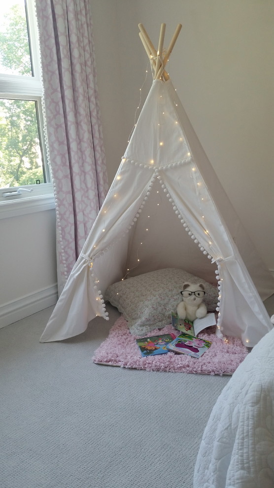 Example of a cottage chic kids' room design in Ottawa