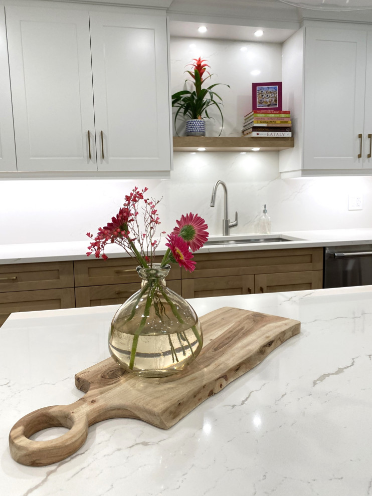 Mid-sized transitional l-shaped medium tone wood floor and brown floor eat-in kitchen photo in Toronto with an undermount sink, shaker cabinets, white cabinets, quartz countertops, white backsplash, quartz backsplash, stainless steel appliances, an island and white countertops
