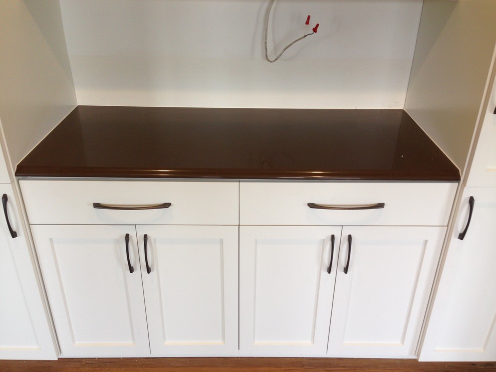 Inspiration for a large transitional l-shaped eat-in kitchen remodel with quartz countertops