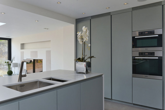 open plan CONTEMPORARY KITCHEN trendy-koekken