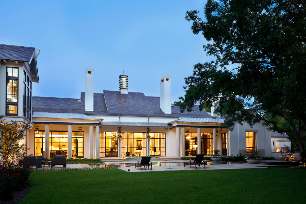 Example of a transitional home design design in Dallas
