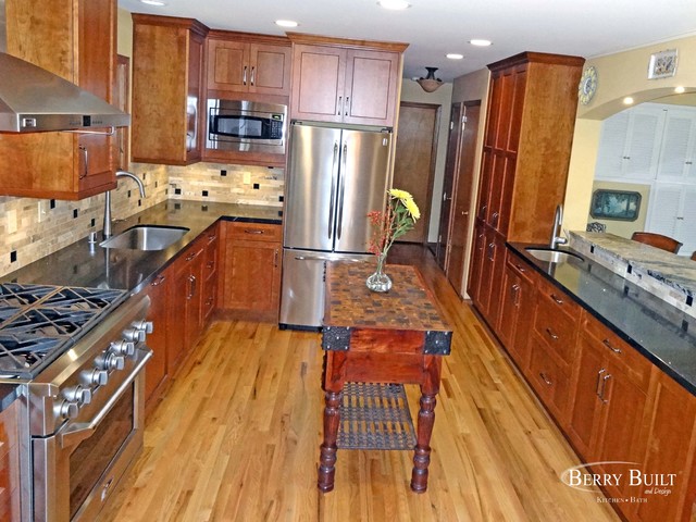 cherry cabinetry mixed stone tops klassisk-koekken