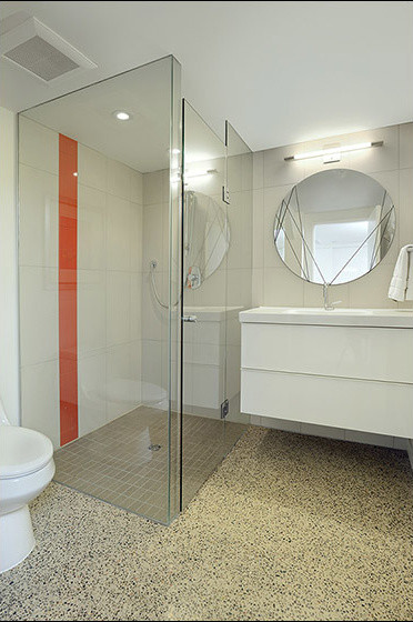 Design ideas for a modern bathroom in Toronto.