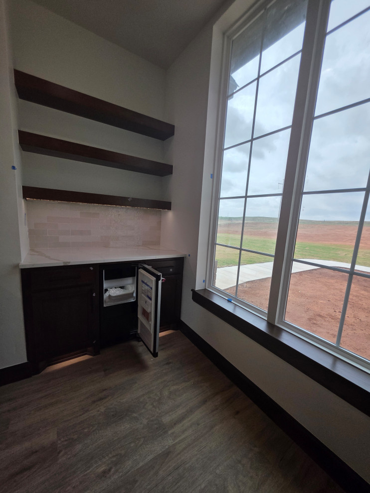 Pantry/Bar Area