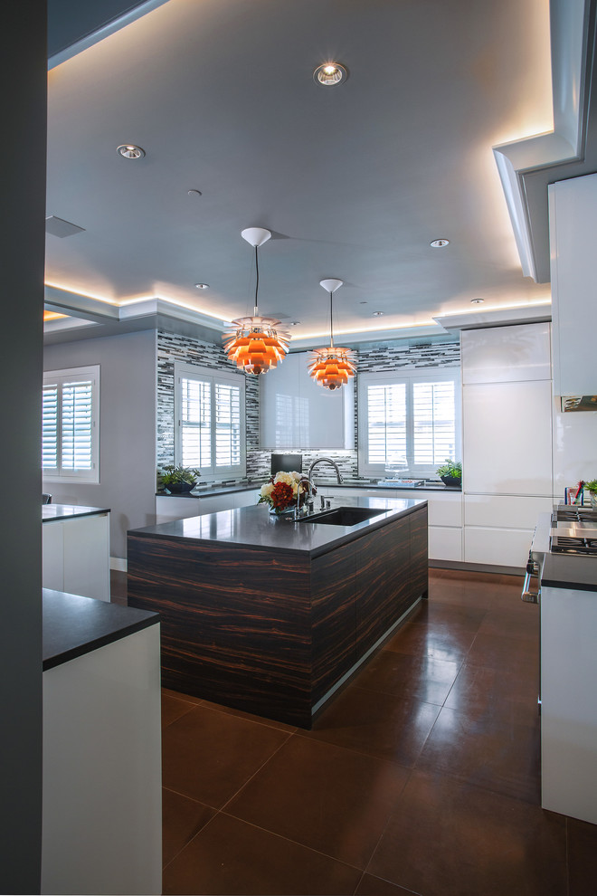 This is an example of a contemporary kitchen in Chicago.