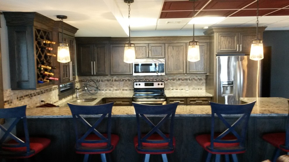 Kitchen - transitional kitchen idea