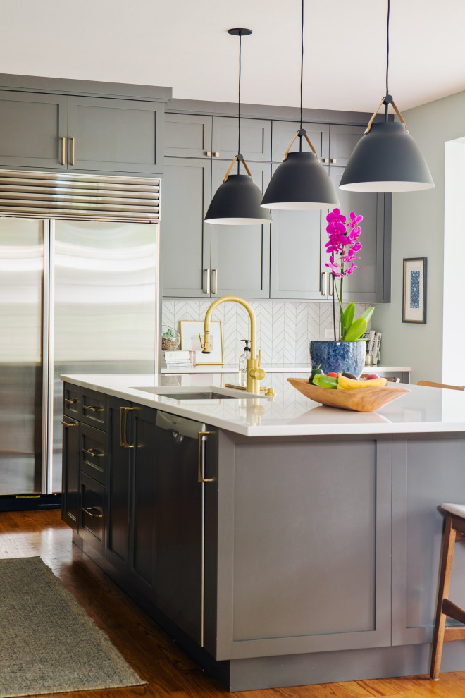 Transitional kitchen photo in Chicago