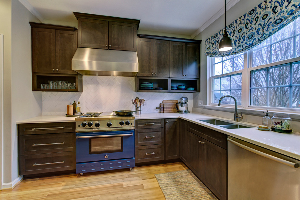 Eat-in kitchen - mid-sized transitional l-shaped bamboo floor eat-in kitchen idea in Raleigh with a double-bowl sink, shaker cabinets, dark wood cabinets, quartz countertops, white backsplash, ceramic backsplash, colored appliances and no island