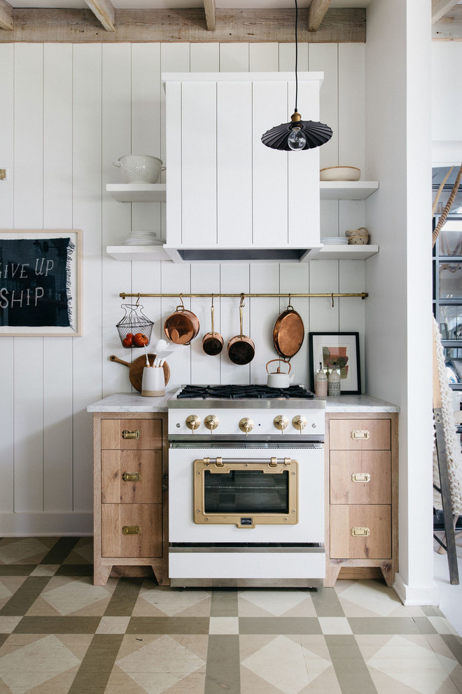 Kate Marker uses a Big Chill Slim and 30" Classic Range in Cottage Makeover - Chicago based designer Kate Marker mixed our Big Chill Slim fridge in custom color Beige Red (#3012) and a 30” Classic Range in White with brass trim at the Leo Cottage in Union Pier, Michigan.   

Design Credit: @katemarkerinteriors @leocottage 
Photographer: @margaretrajic