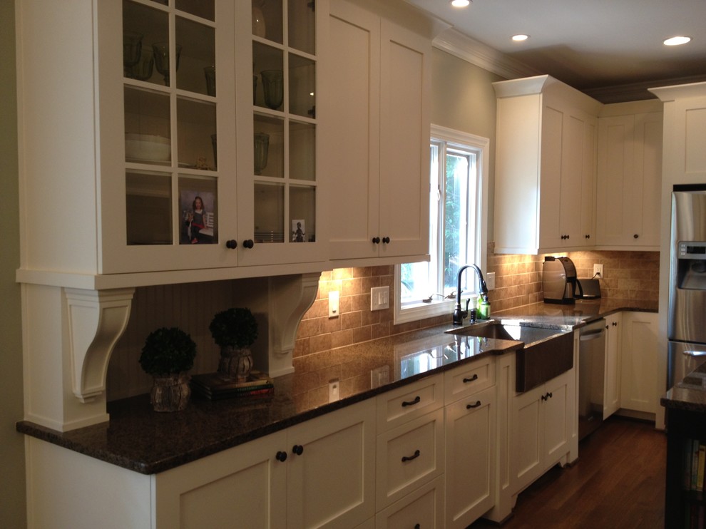 Kitchen - transitional kitchen idea