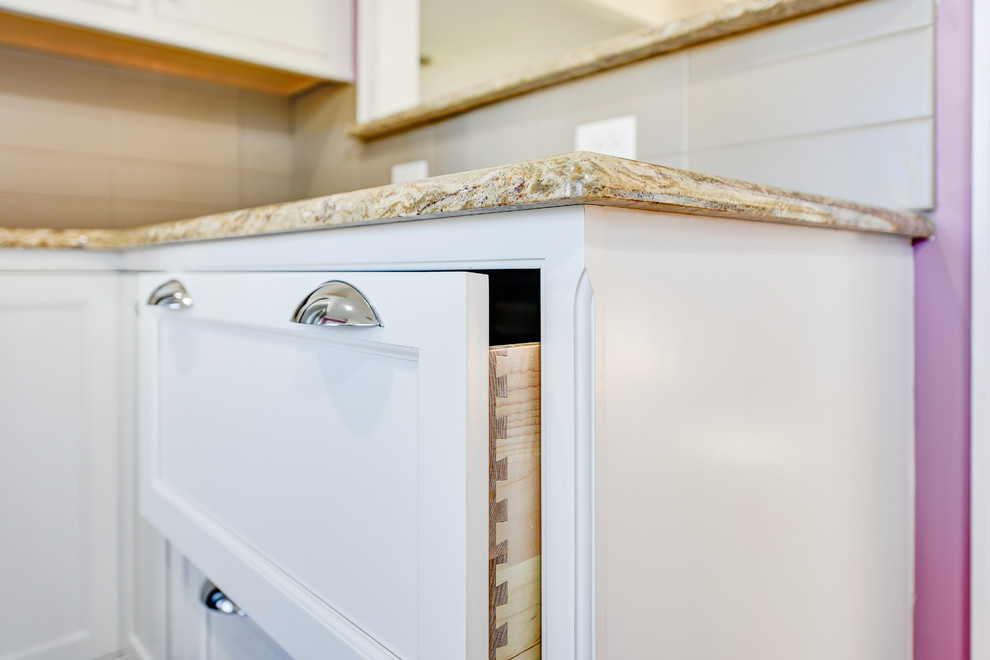 Eat-in kitchen - mid-sized traditional u-shaped ceramic tile eat-in kitchen idea with an undermount sink, recessed-panel cabinets, white cabinets, granite countertops, beige backsplash, ceramic backsplash, stainless steel appliances and no island