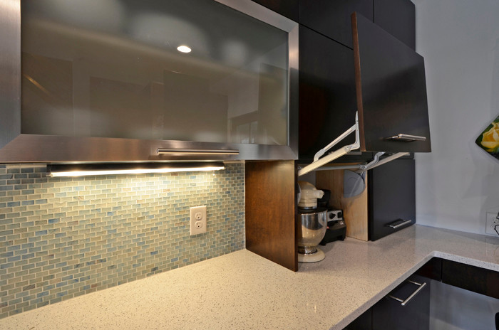 Transitional kitchen photo in Austin