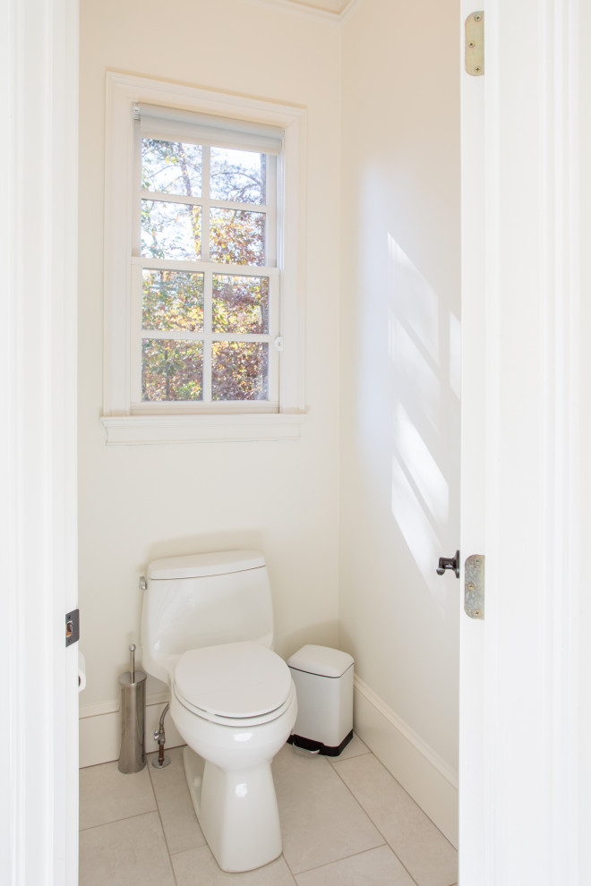Inspiration for a transitional home design remodel in Atlanta