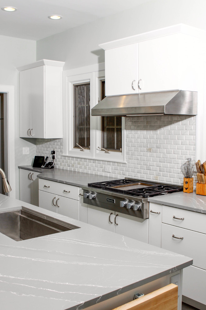 Example of a transitional kitchen design in Cincinnati