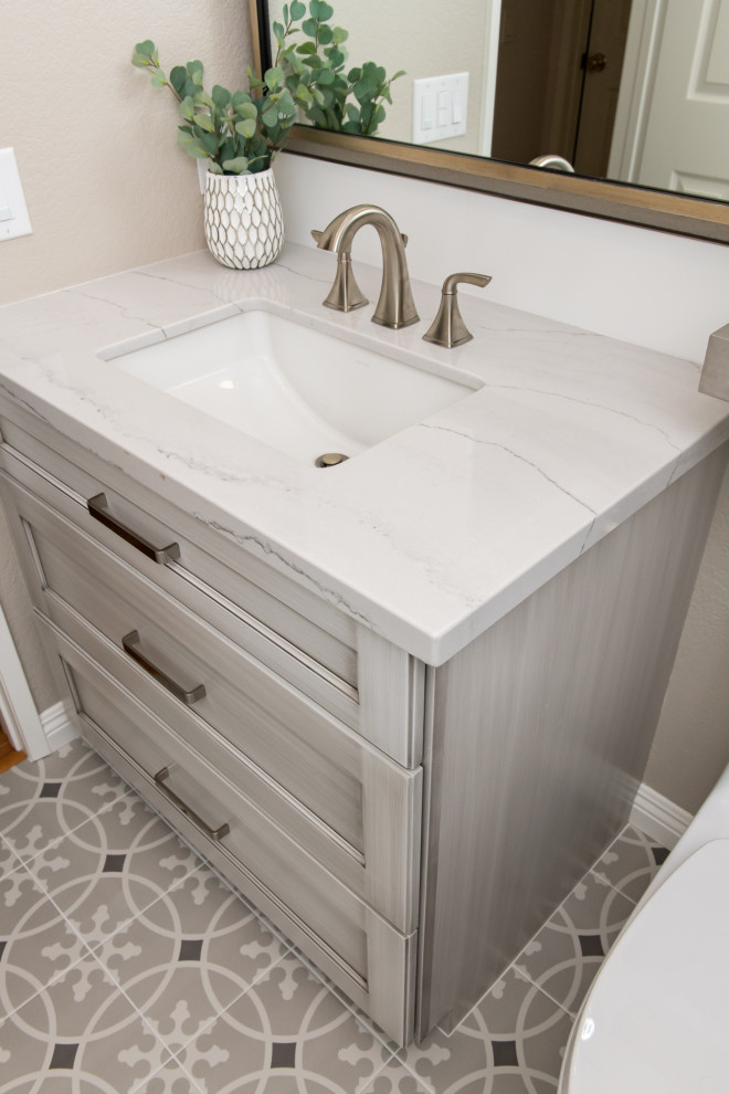 Transitional home design photo in Orange County