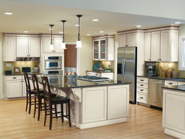 Aristokraft Cabinetry Traditional Kitchen With Cream Cabinets