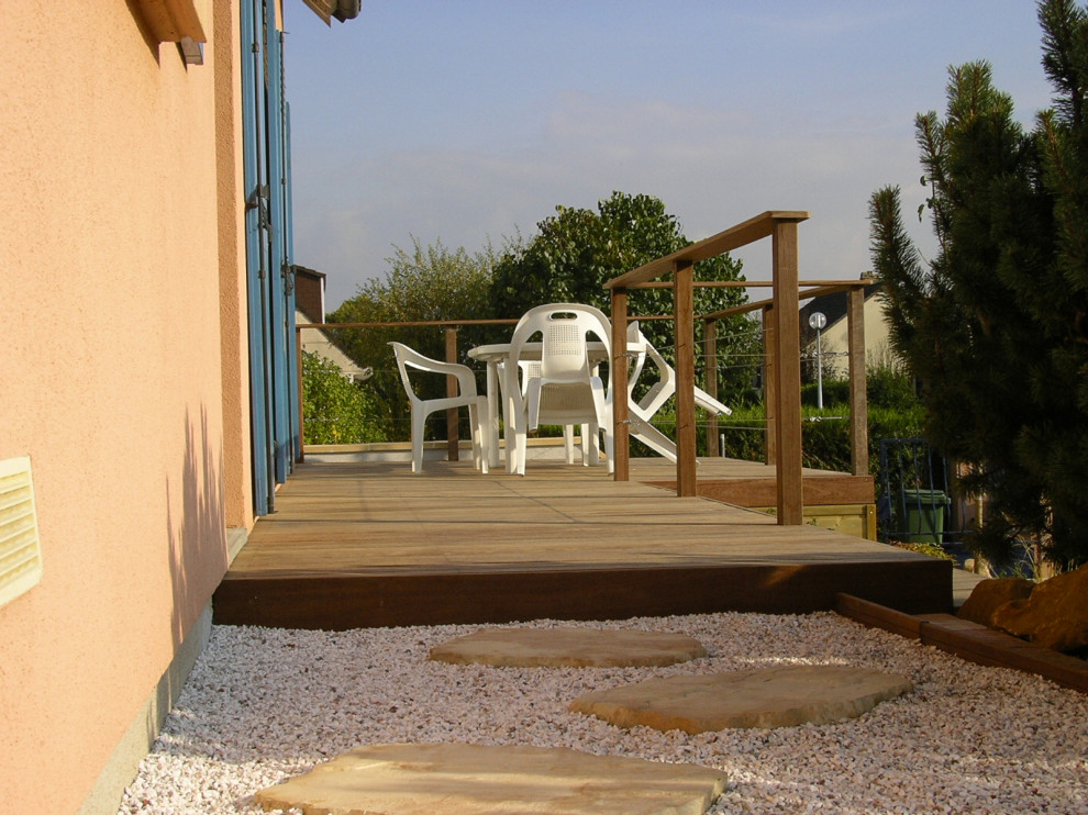 Jardin minéral avec terrasse sur pilotis