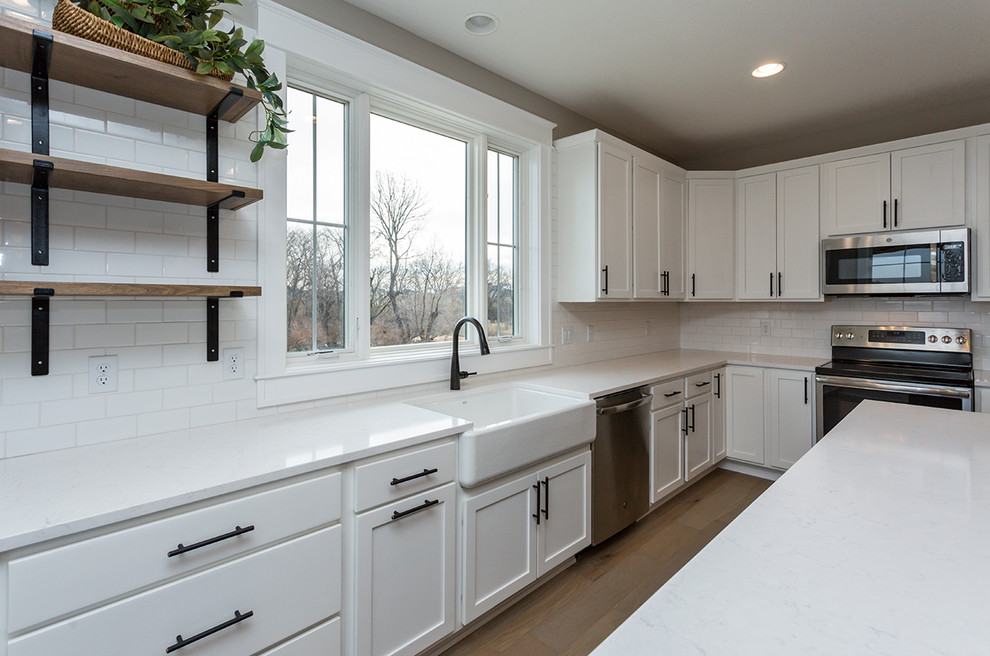 Kitchen - transitional kitchen idea