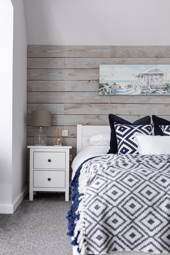 Стильный дизайн: хозяйская спальня среднего размера в морском стиле - последний тренд