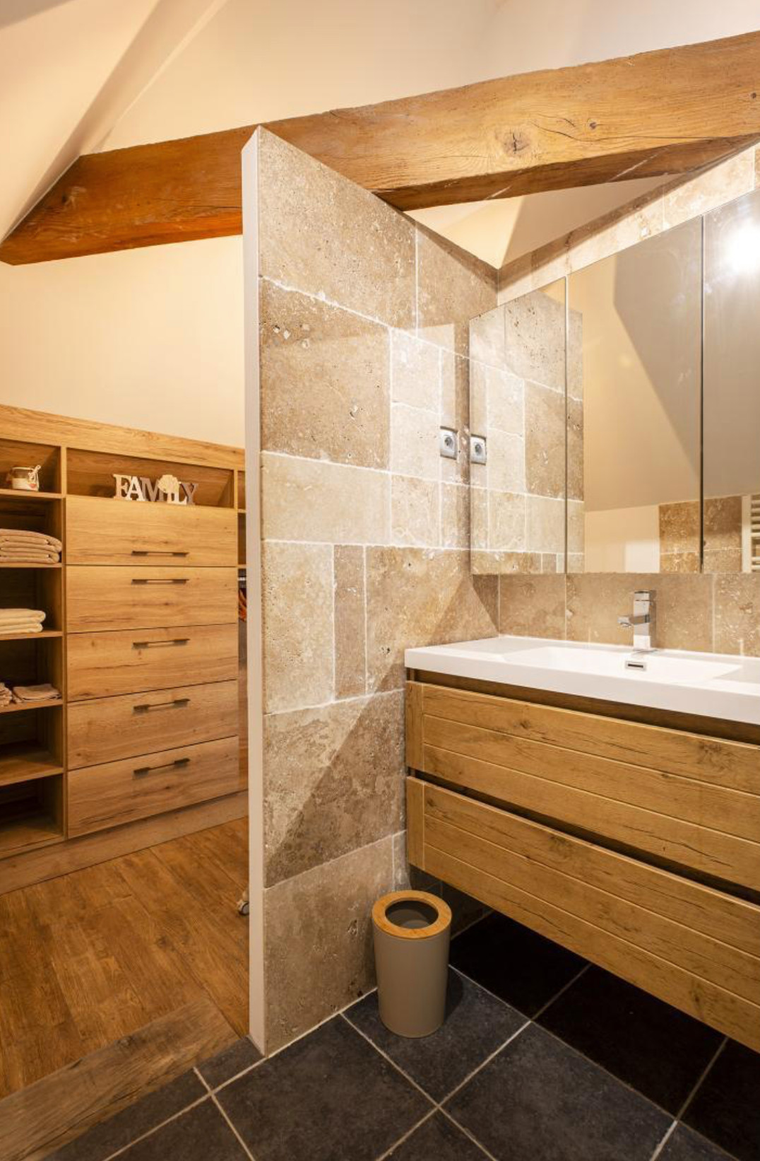 Design d'espace & Décoration Gîte de 220m2 pour transformation en Gite