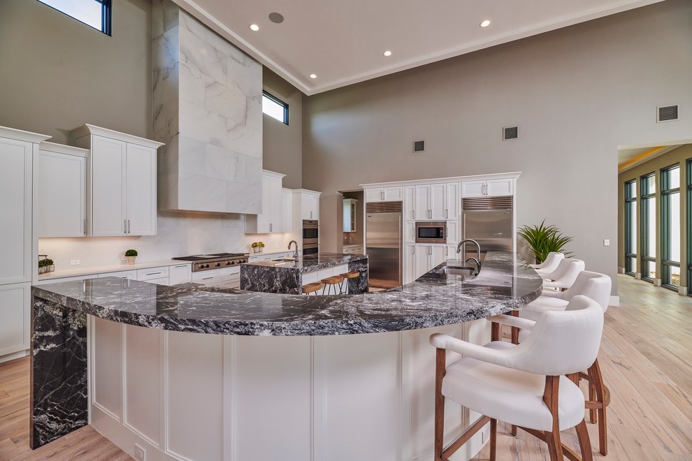 Inspiration for a transitional kitchen remodel in Austin