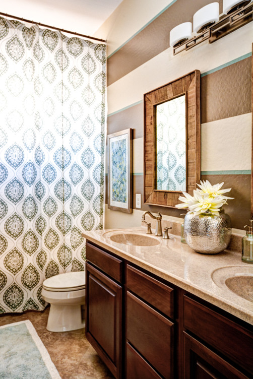 Design ideas for a traditional bathroom in Phoenix.
