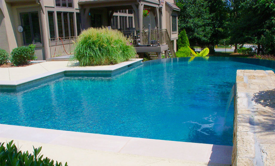 Inspiration for a modern pool in Kansas City.