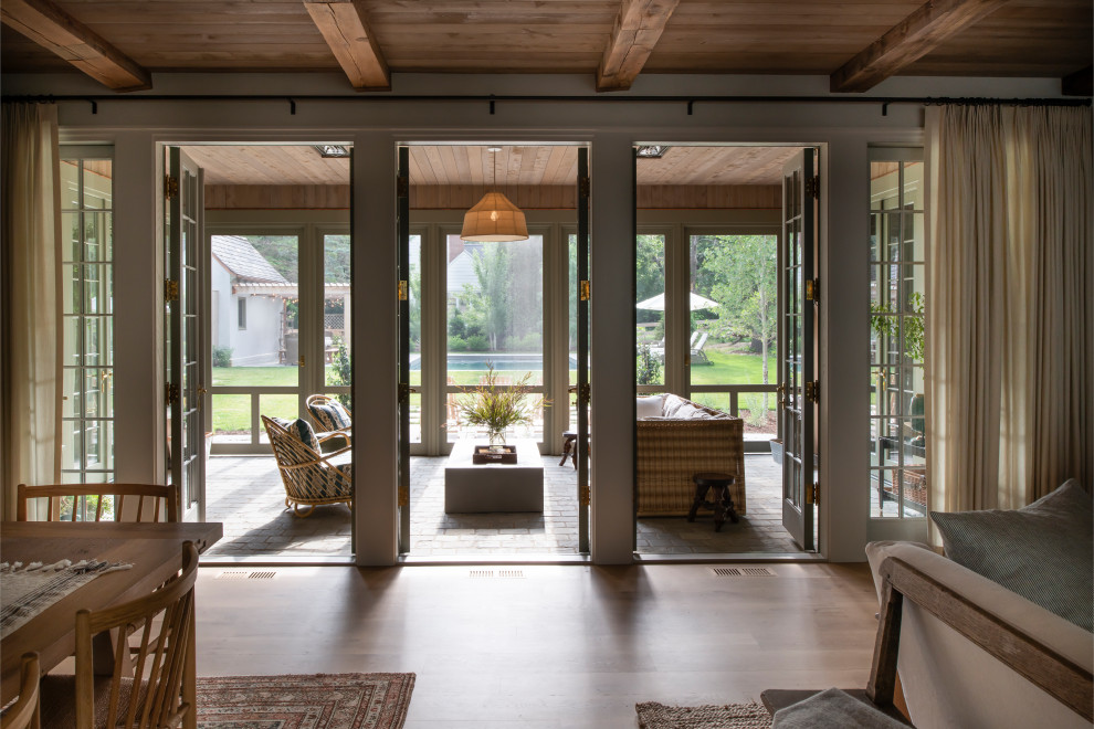 Ispirazione per una veranda con pavimento in pietra calcarea e pavimento grigio
