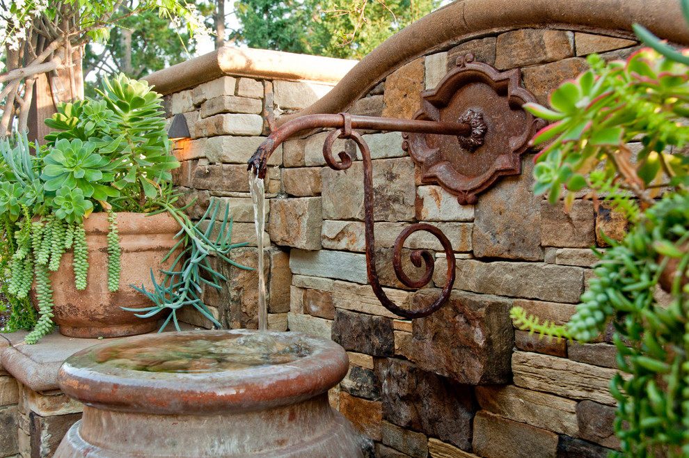 Inspiration for a mid-sized rustic home design remodel in Orange County