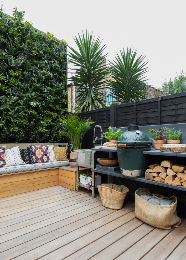 Inspiration for a scandinavian deck remodel in London