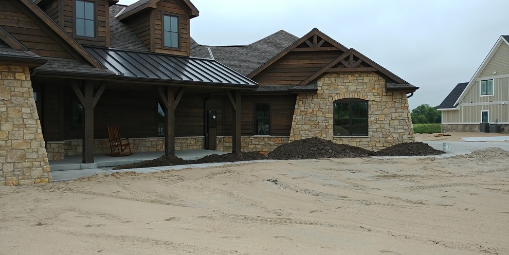 Inspiration for a rustic home design remodel in Omaha