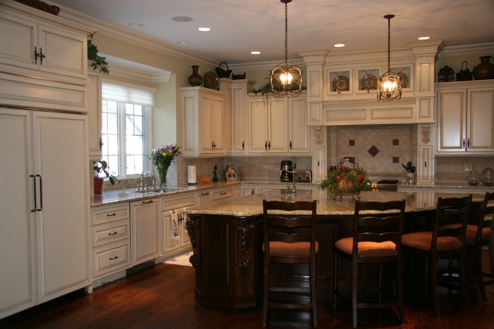 Photo of a traditional kitchen in St Louis.