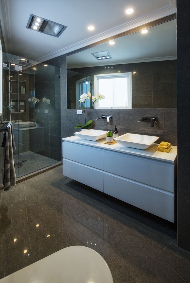 This is an example of a modern bathroom in Melbourne.