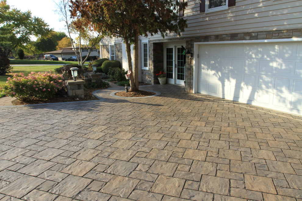 Inspiration for a small front yard full sun driveway in Chicago with concrete pavers.