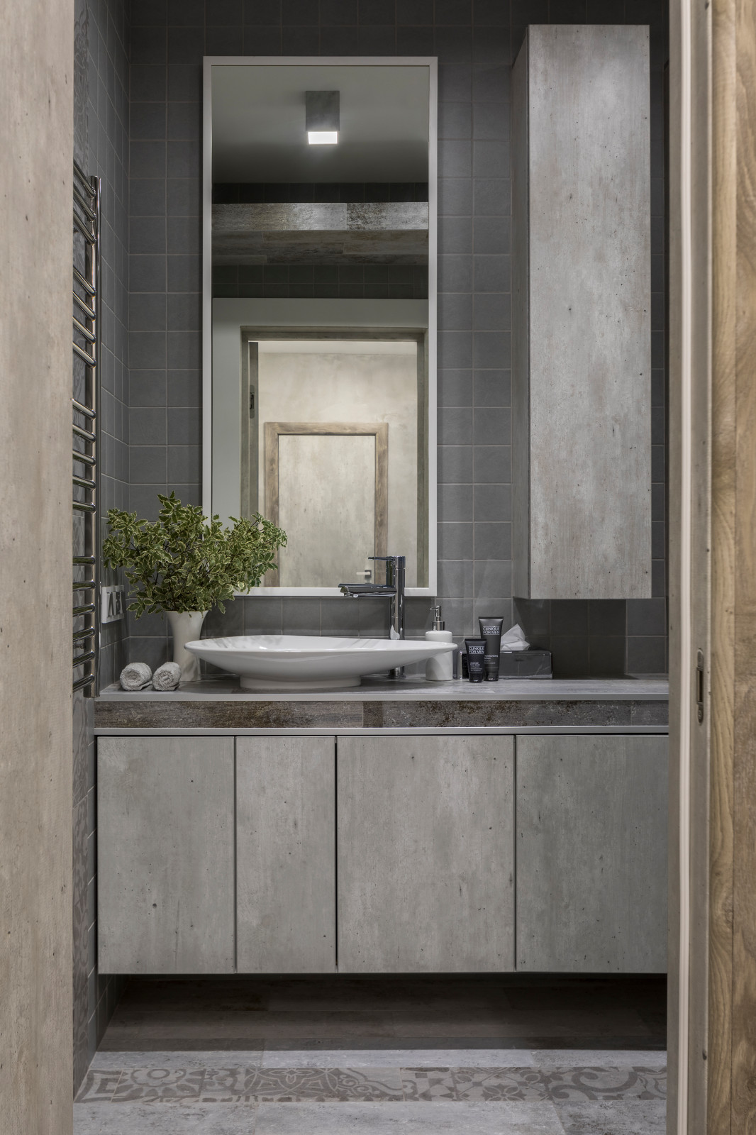 Монохромная квартира для предпринимателя